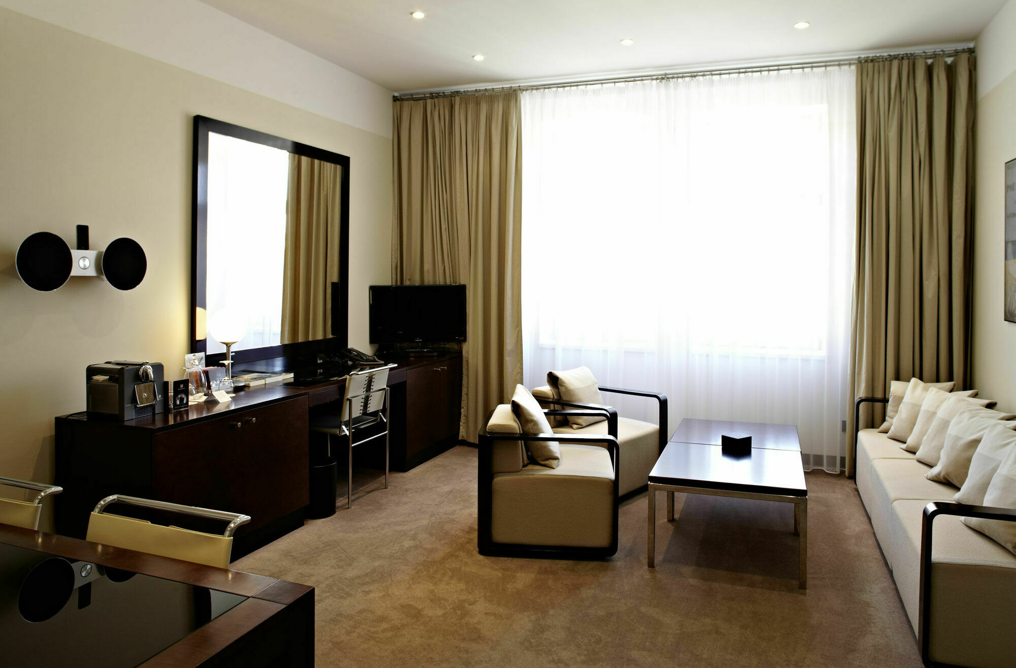 Maximilian Hotel Прага Екстериор снимка